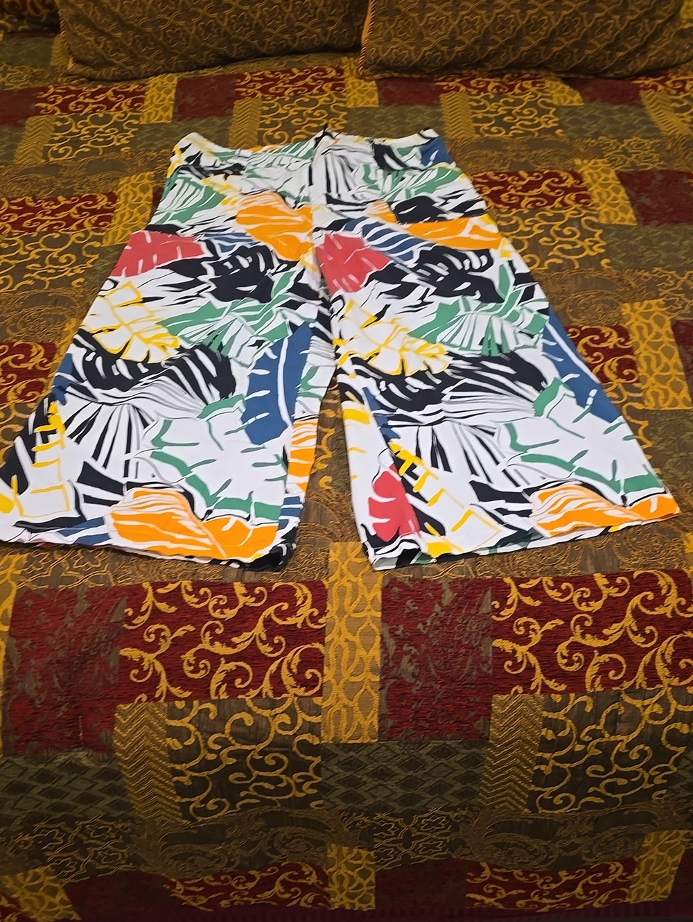 Tropical Print Women’s Wideleg Cropped Tropical Pants